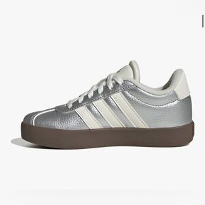 NEW kids Adidas VL Court 3.0  Metallic Silver and Cream Sneakers.  Size 2